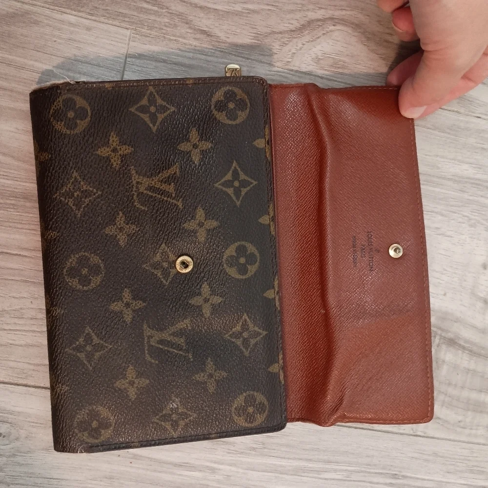 Louis Vuitton Monogram Pochette Passport Trifold Wallet - Picture 8 of 16